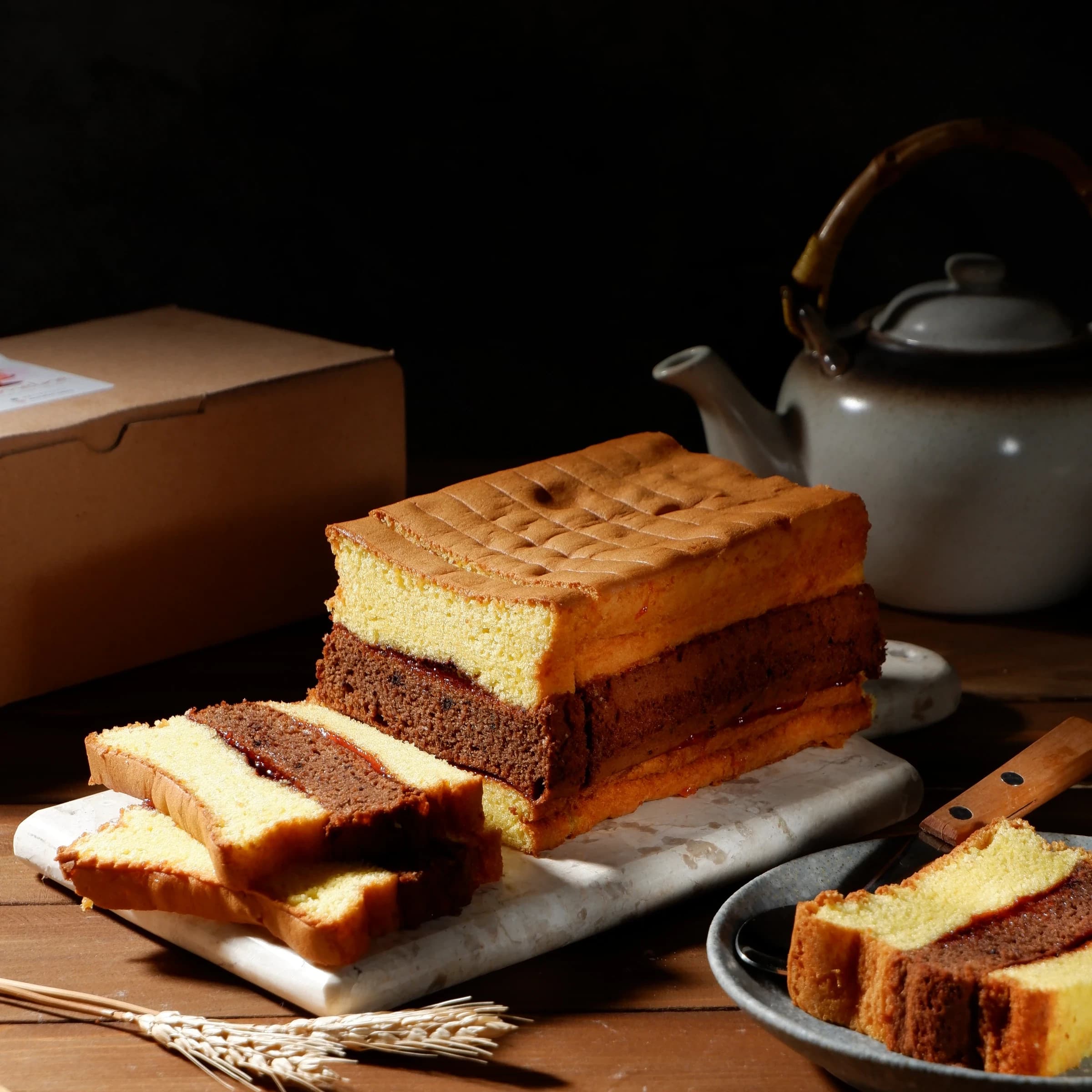 Foto portofolio dark mood - emmeline cakery untuk bisnis F&B