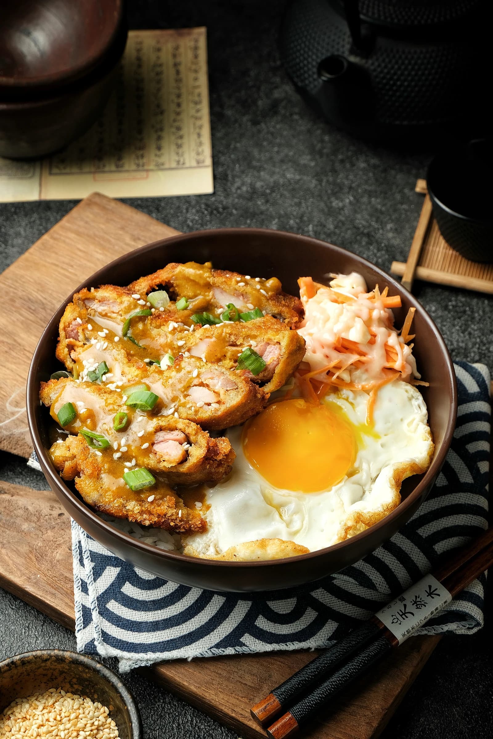 Foto portofolio dark mood - okasan ramen untuk bisnis F&B